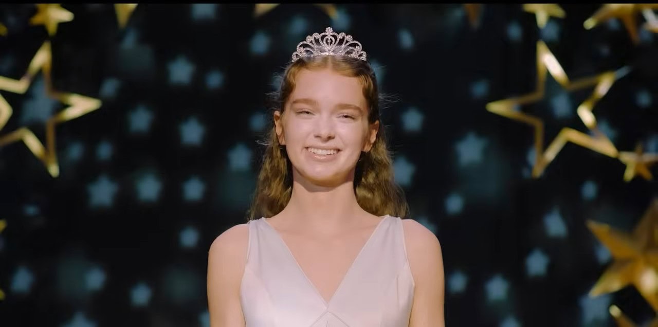 First trailer for Mike Flanagan's new Stephen King adaptation Carrie